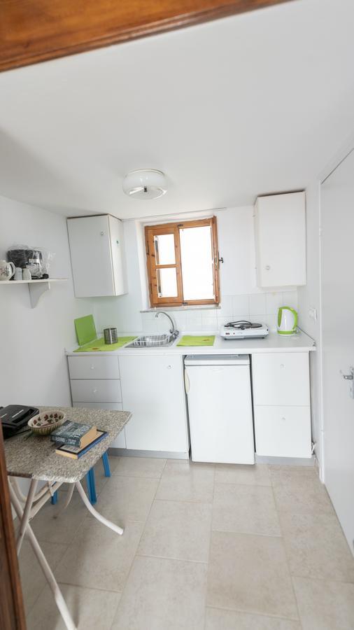 Roulas Apartments Chalki Town Esterno foto