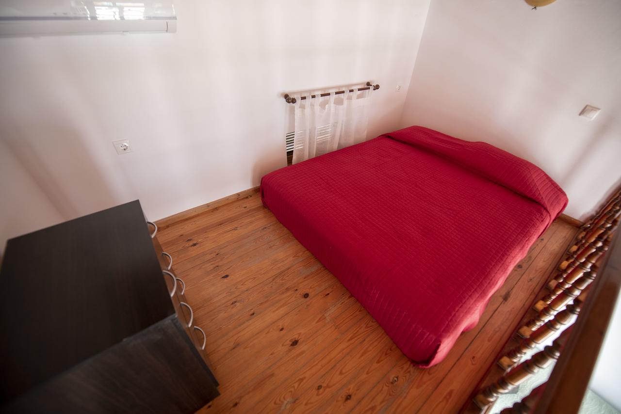 Roulas Apartments Chalki Town Esterno foto