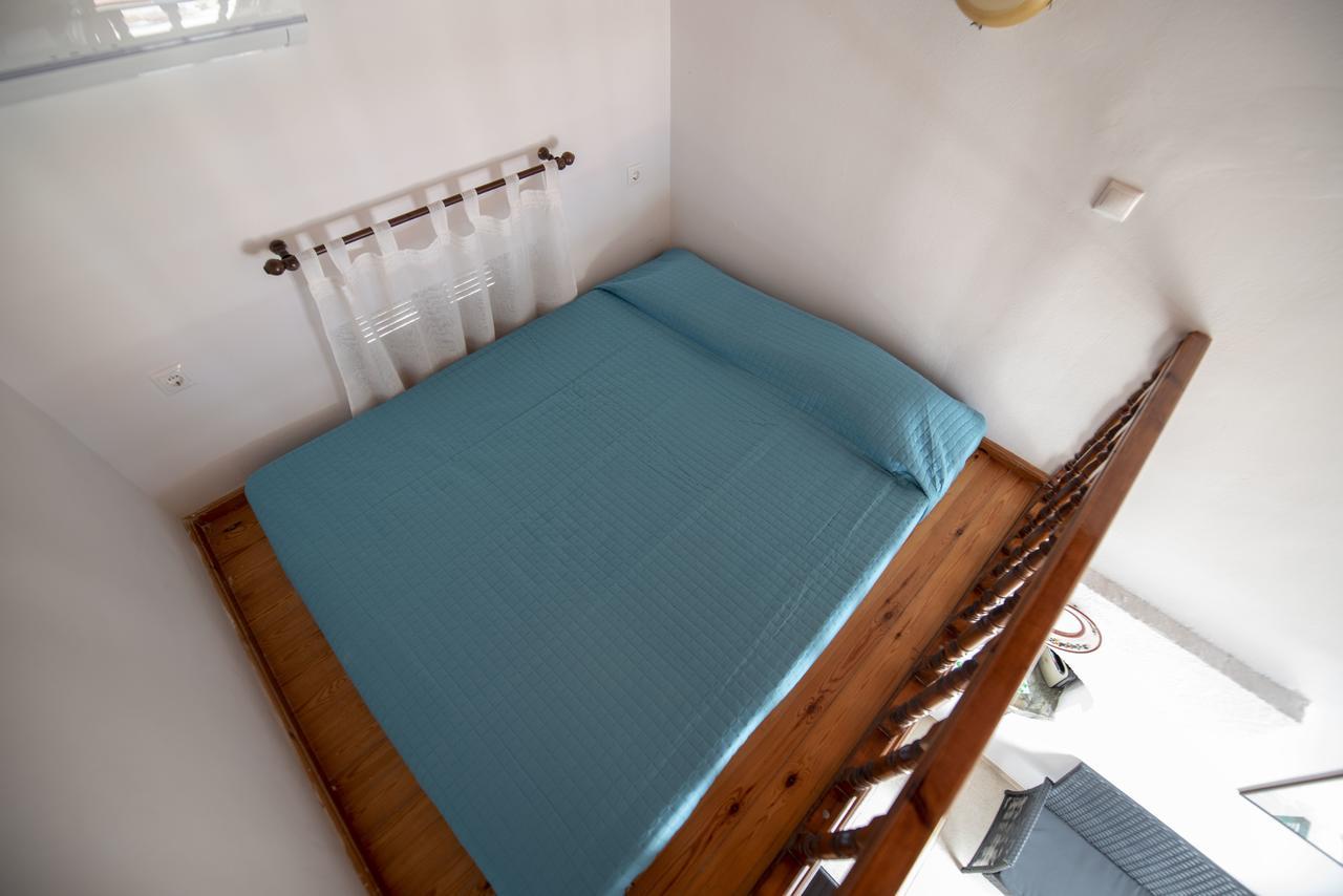 Roulas Apartments Chalki Town Esterno foto